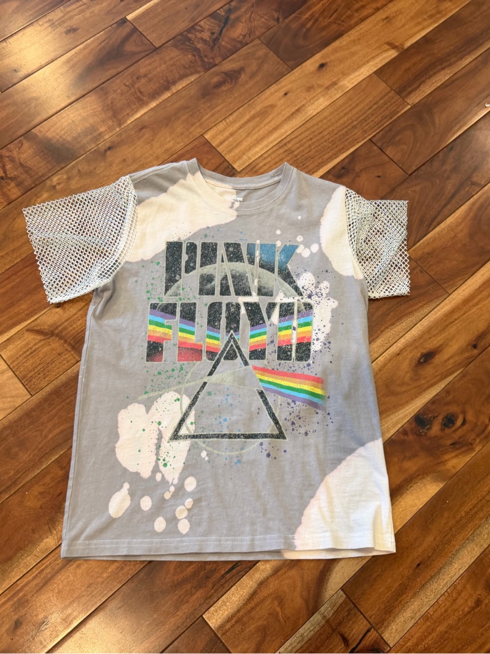 Pink Floyd Large Kids' Gray Rainbow Graphic Tee with Mesh Sleeves Iridescent BKE